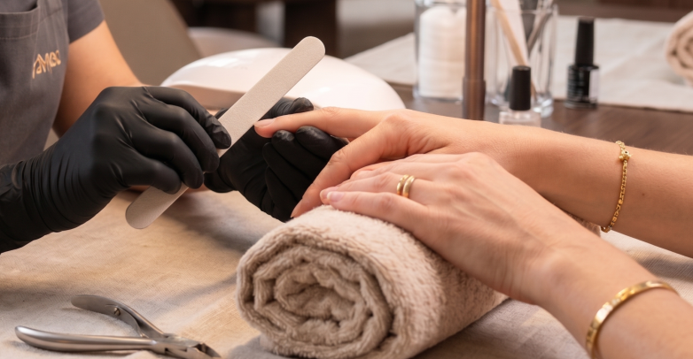 Professionelle Maniküre ohne Lack bei Bahia Beauty Brasil in Nürnberg Nordstadt